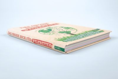 Chapter separation by coloured frame - 