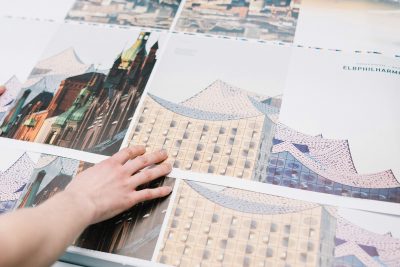 Print consultants at Prepress: Proof comparison taking into account colour correction at printing plant optimal media in Germany