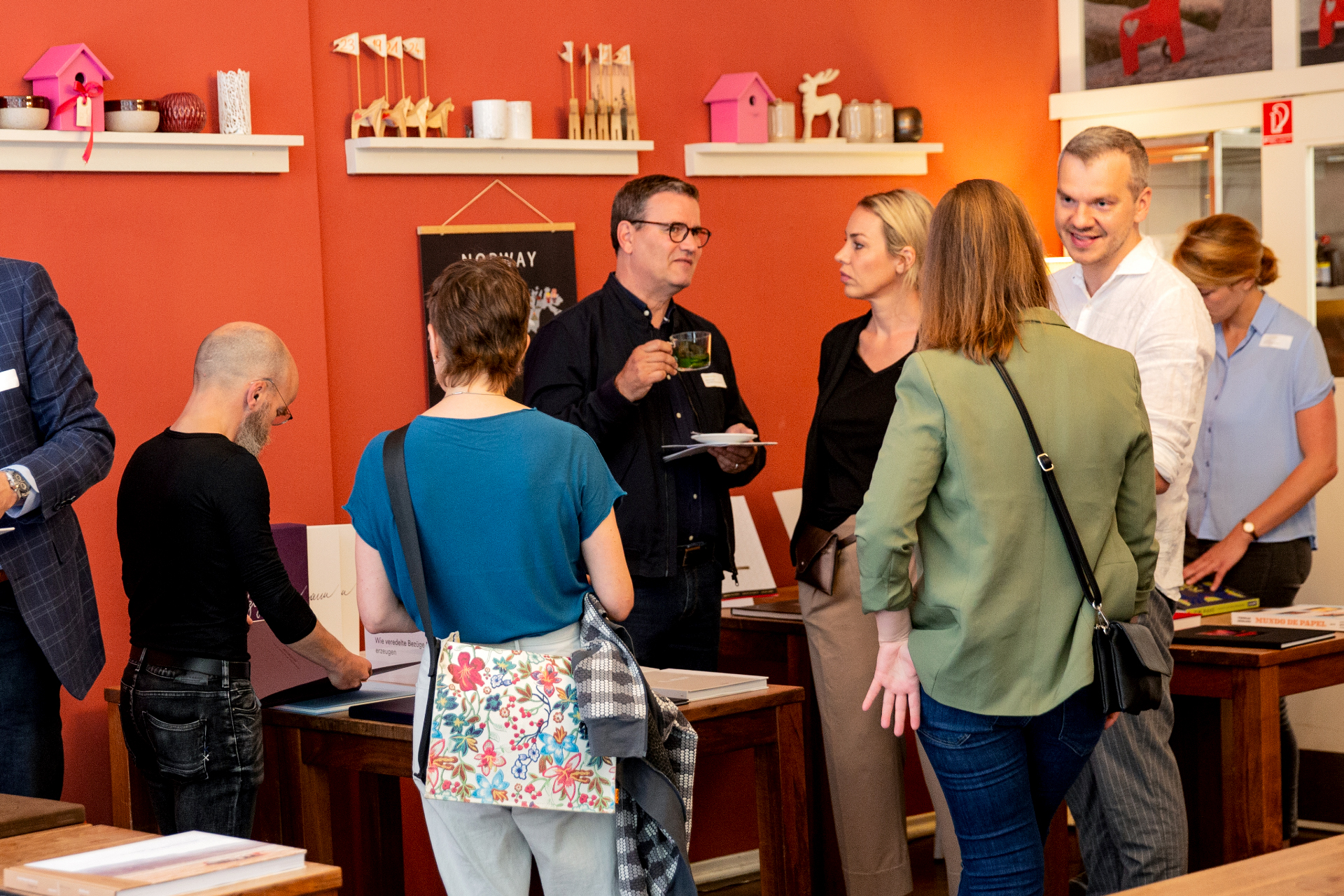 Customer breakfast 2022 | "The first impression": From left to right: Ralf Schnarrenberger and Angelika Sagner (Hamburger Edition), Markus Lenz (Appel Medien), Christina Schulz and Yvonne Will (optimal media), Martin Kunert (Scholz & Friends) and Lisa Ebelt (Edel)