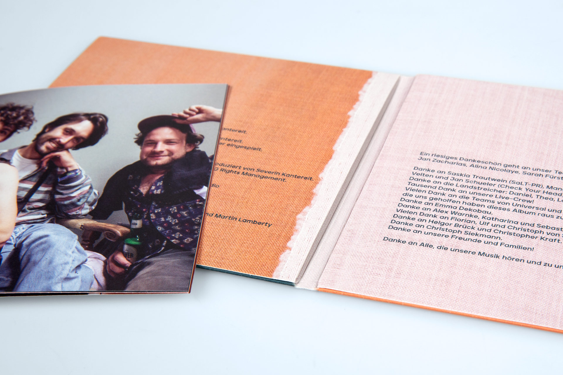AMK – Es ist Abend und wir sitzen bei mir | Universal Music Group | AnnenMayKantereit Records: Booklet and sleevepac made from recycled, FSC-certified paper and cardboard