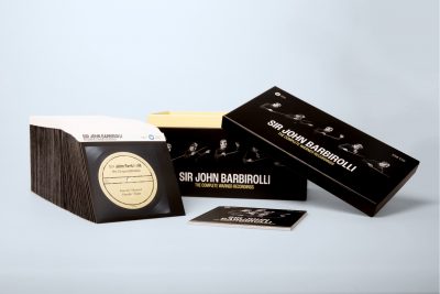 Distinctive design: cardboard pockets, booklet and box with glossy lamination