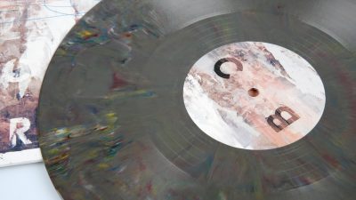 100% farbiges Re-Vinyl mit zufälligen Farbergebnis