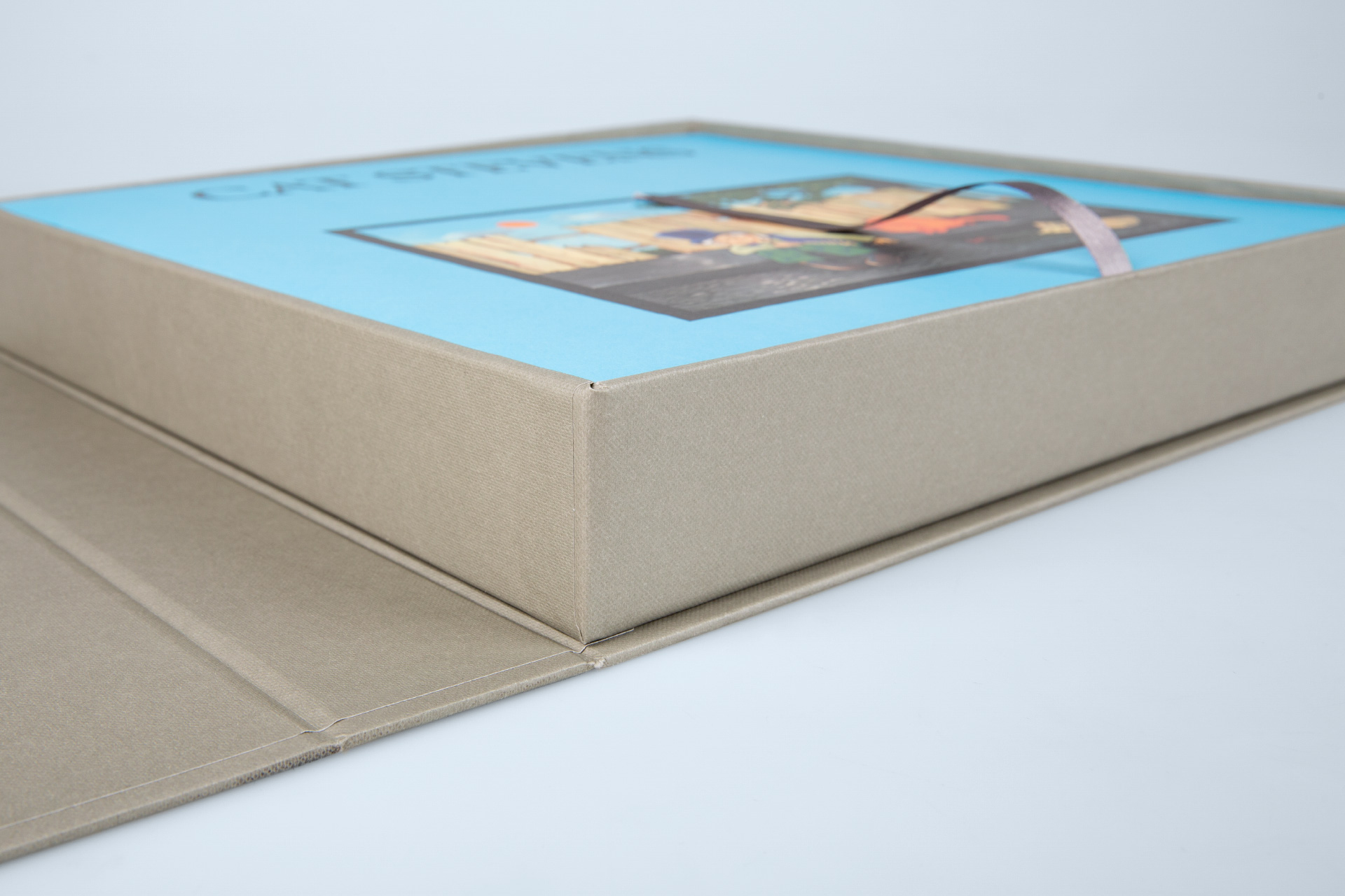 Cat Stevens -Teaser and the Firecat | Universal Music Group: Clamshell box with cloth binding, magnetic closure and satin lifting strap