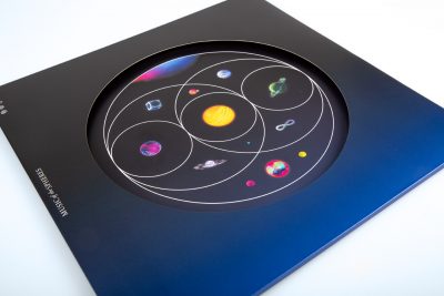 Coldplay - Music of the Spheres | Warner Music | Parlophone Records:Kreisausstanzung auf der Kastentasche