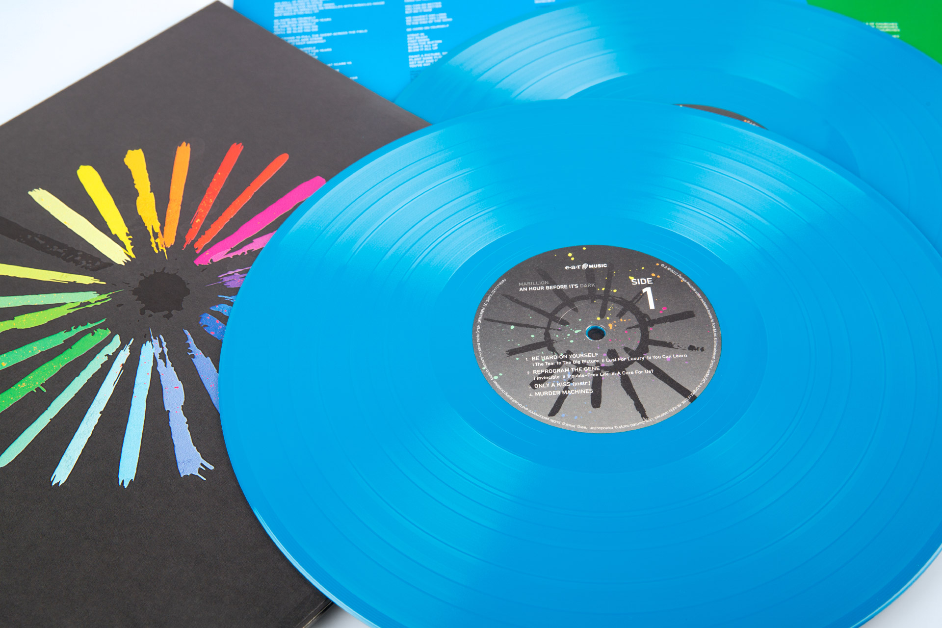 Marillion – An Hour Before It's Dark | earmusic: Schallplatten in Blau in bedruckten Innentaschen