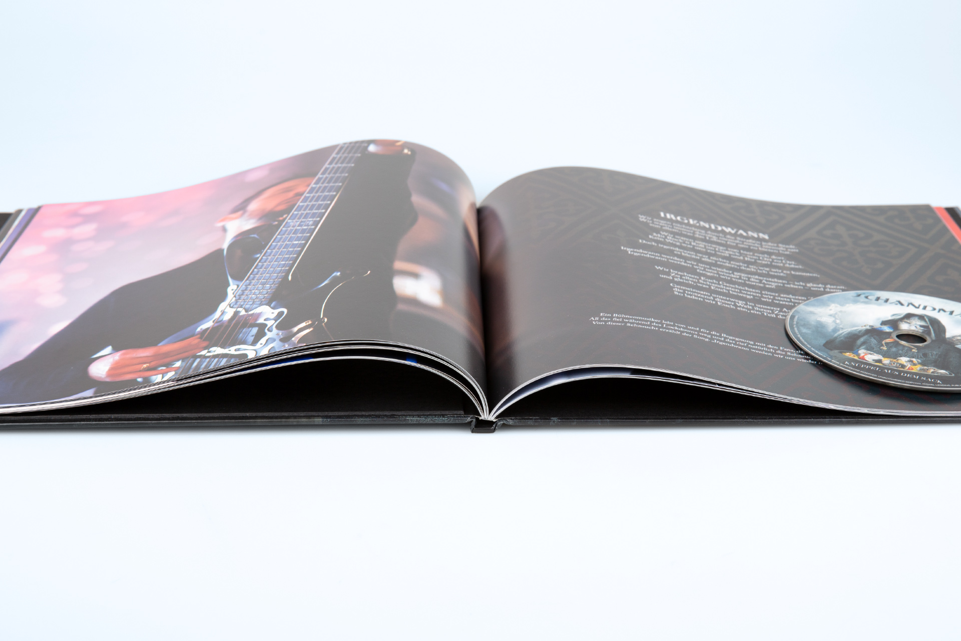 Schandmaul - Knüppel aus dem Sack | Napalm Records | Photographs and lyrics on the contents pages