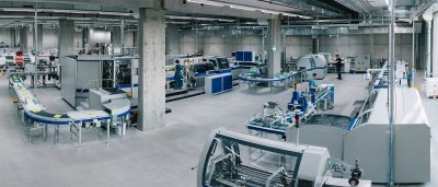 optimal media Druckverarbeitung Buchstrasse mit Buchbindung und Fadenheftung