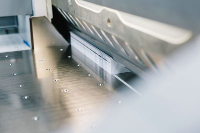 optimal media Druckverarbeitung Planschneider in der Buchstrasse