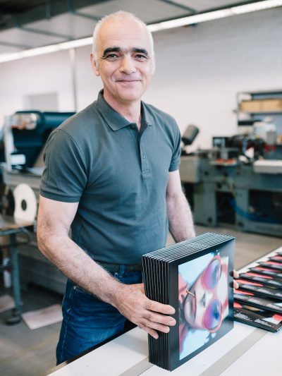 optimal media Karriere Print Druckverarbeitung Thomas Dirks bei seinem Job in Röbel