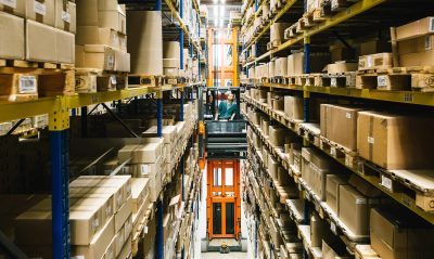 Modernes Logistik- und Lagersystem im Fulfillment Center von optimal media mit 35000 Palettenplätzen