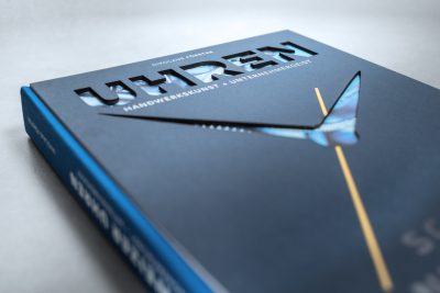 Cover vom Buch "Uhren" von Nikolaus Förster Steifbroschur mit Heißfolienprägung Druckveredelung von optimal media